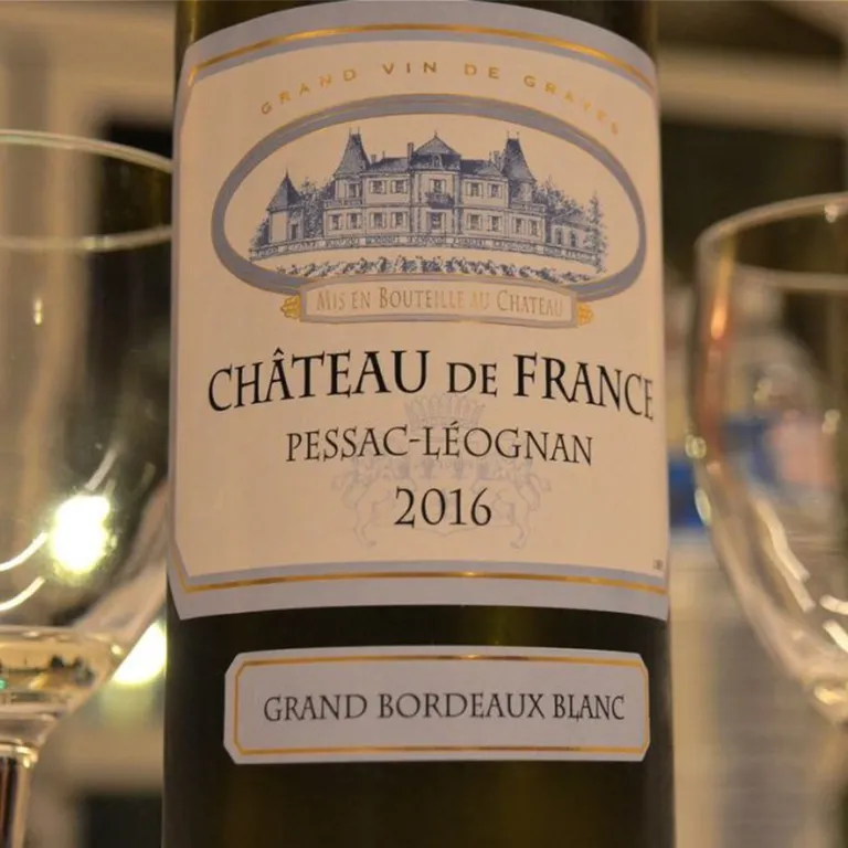 Vin rouge "Château de France" au restaurant "La Table de Trois" à Bordeaux